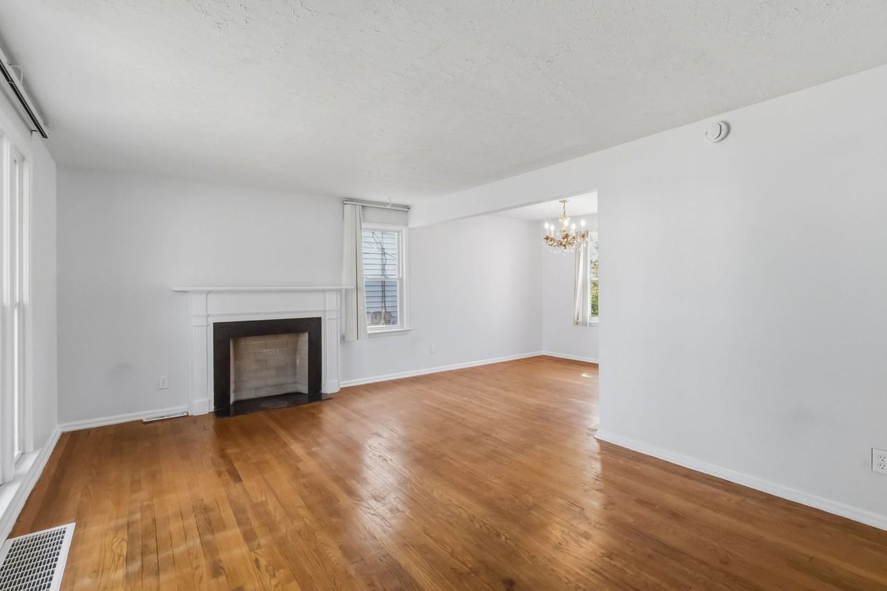 19714 Shakerwood Rd - Photo 5 of 34