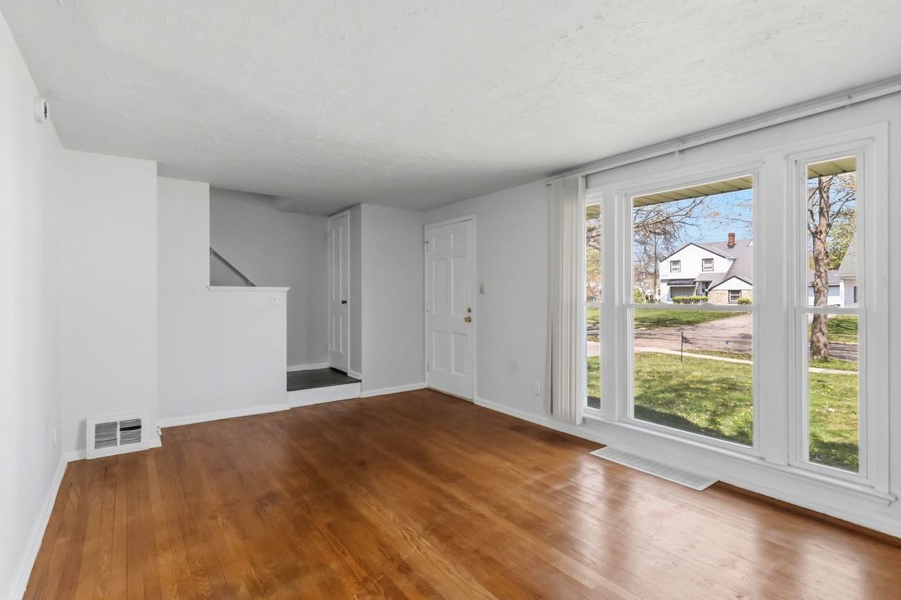 19714 Shakerwood Rd - Photo 7 of 34