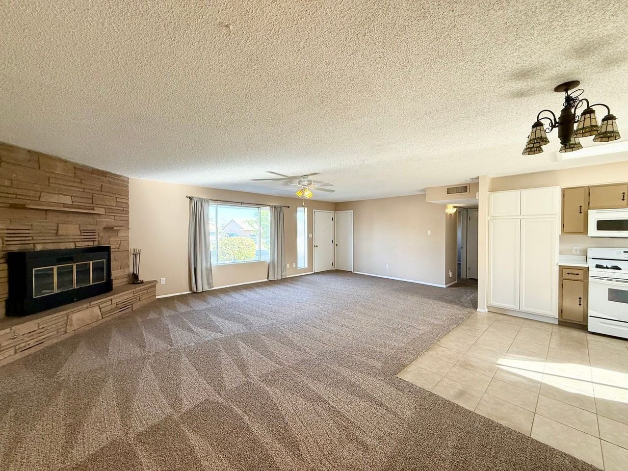 8411 E Sommer Dr - Photo 3 of 18