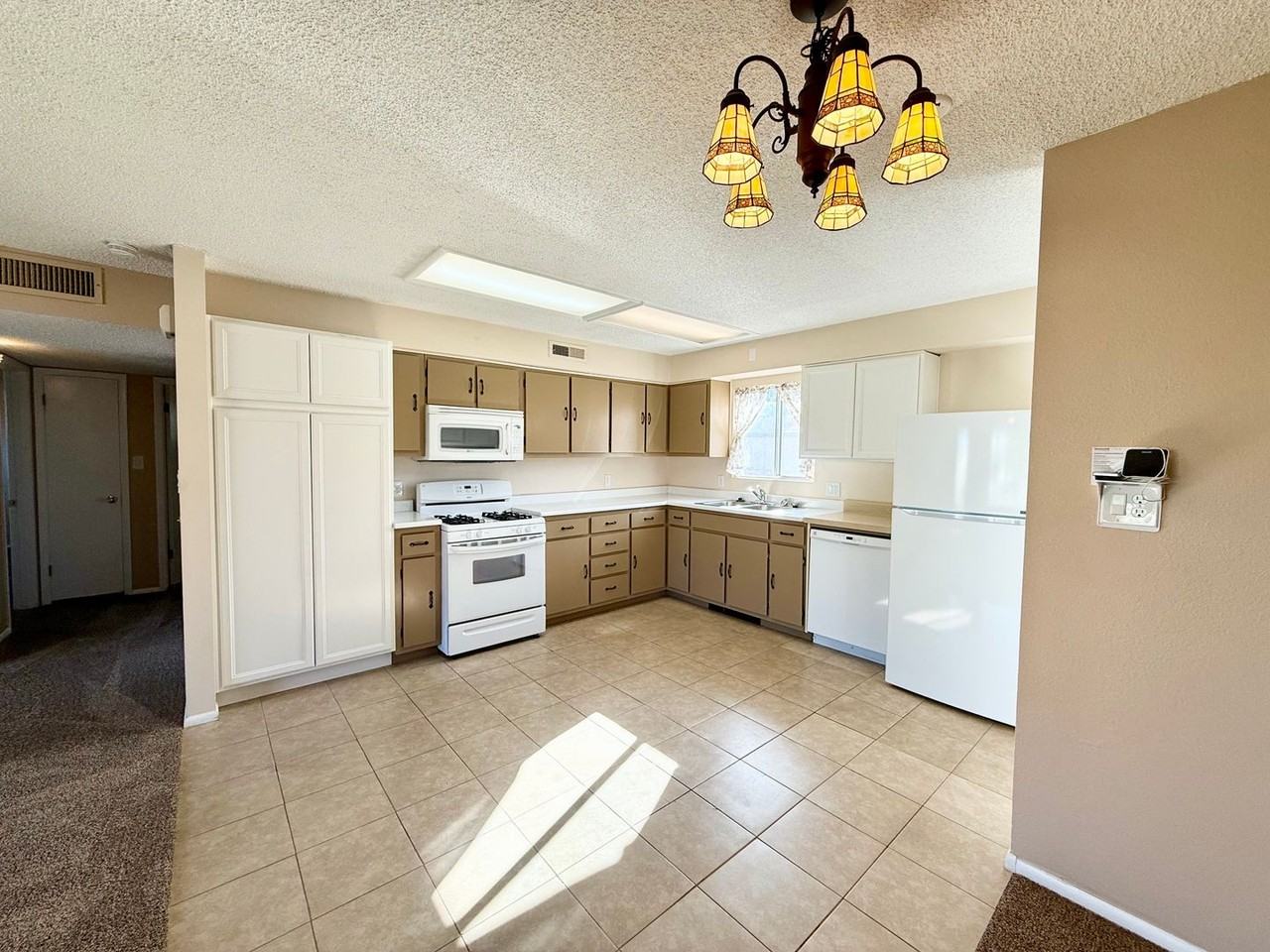 8411 E Sommer Dr - Photo 4 of 18