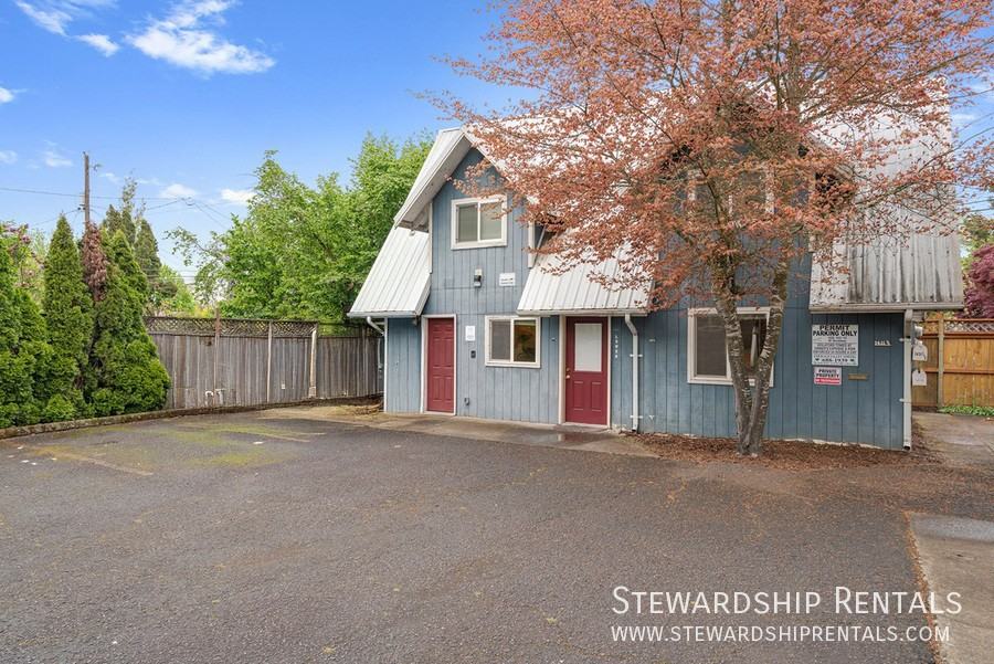 1431 1/2 W Broadway - Photo 2 of 14