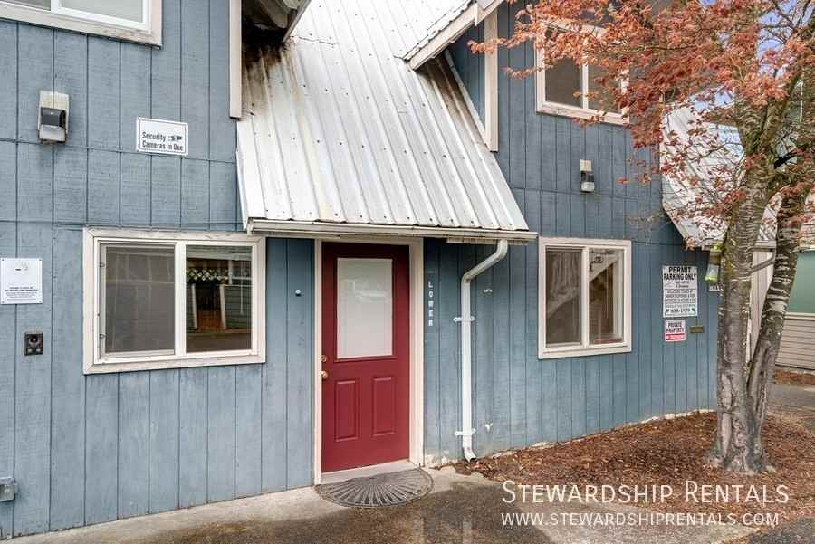 1431 1/2 W Broadway - Photo 3 of 14