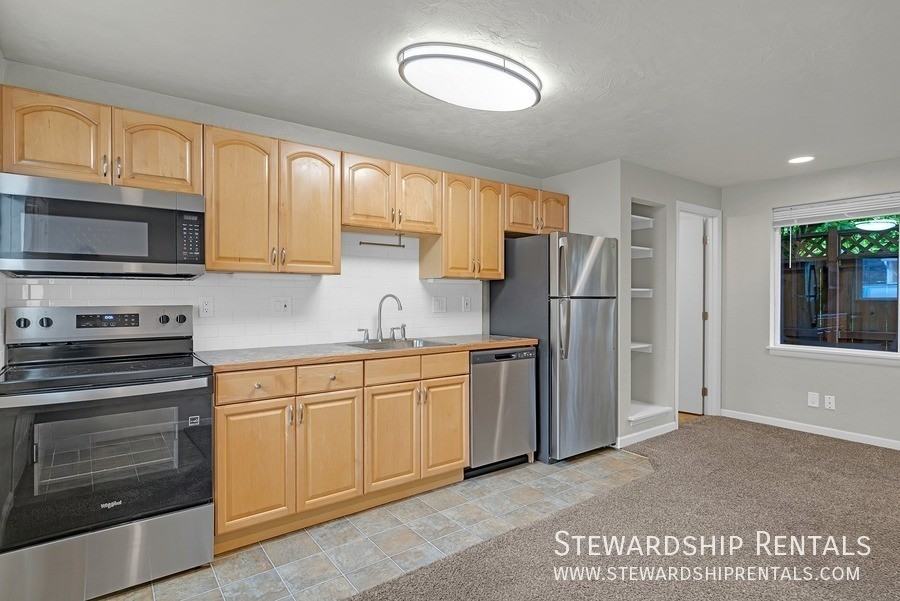 1431 1/2 W Broadway - Photo 4 of 14