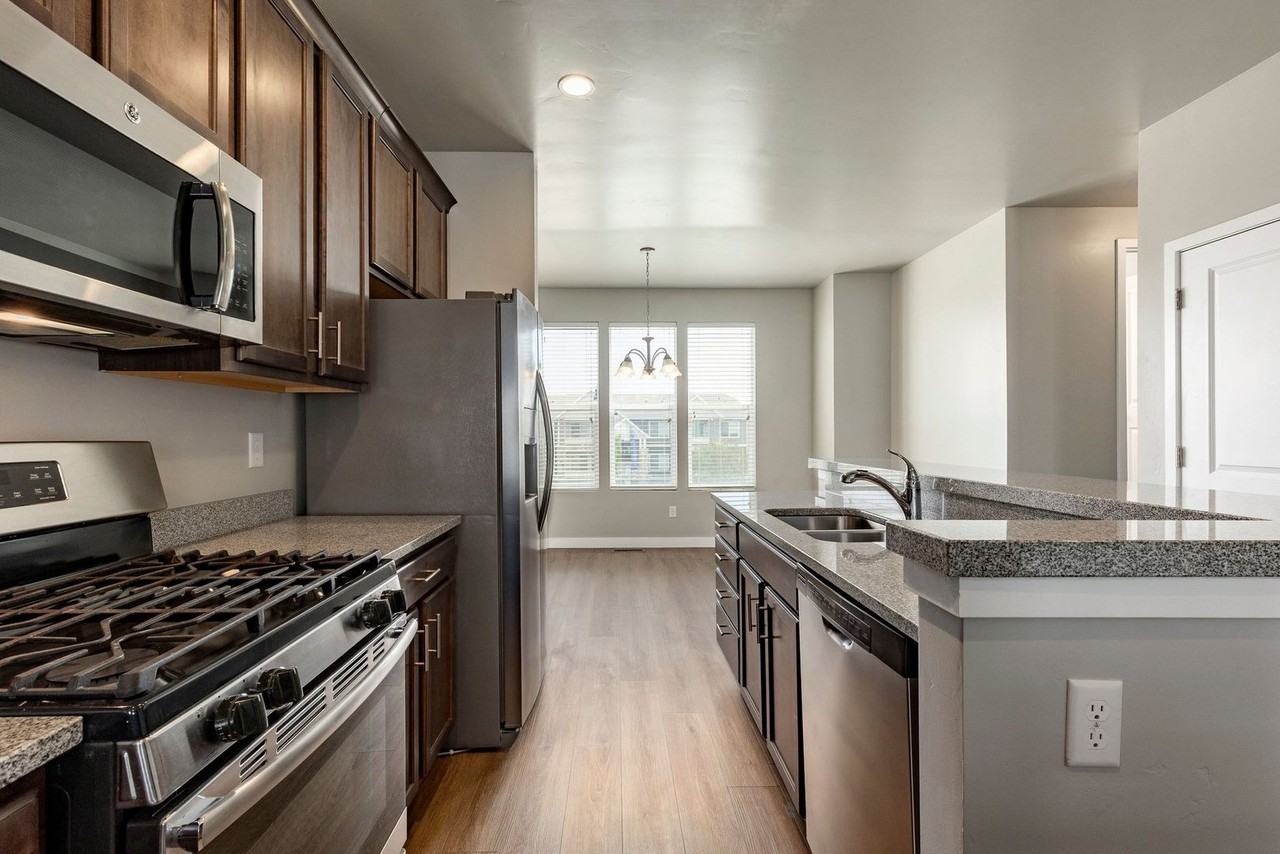 5161 W Stockfield Ln - Photo 4 of 21