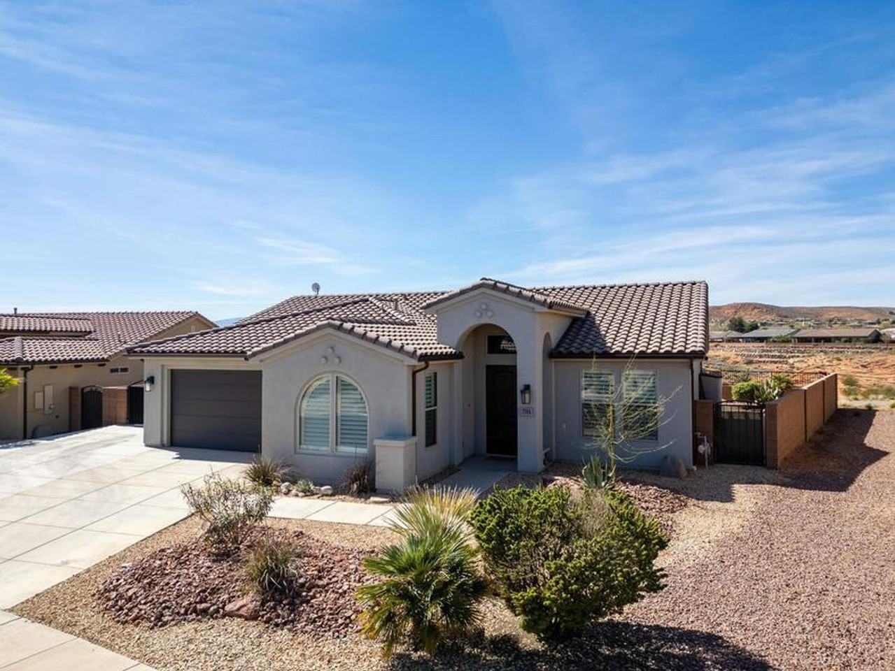 701 N Millcreek Springs Dr - Photo 6 of 39