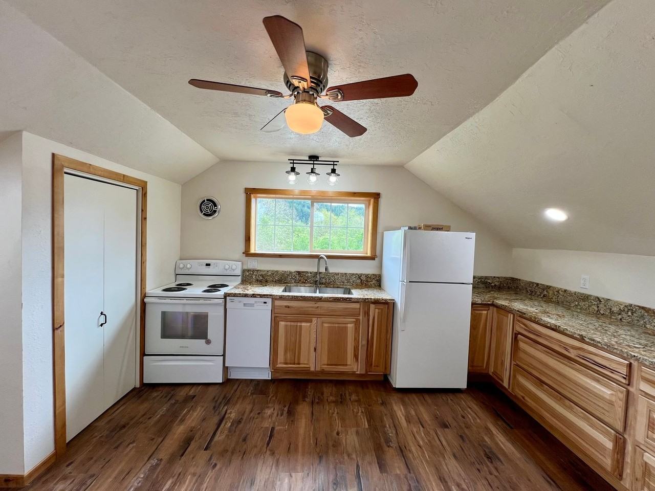 52471 Reedsford Rd - Photo 2 of 15