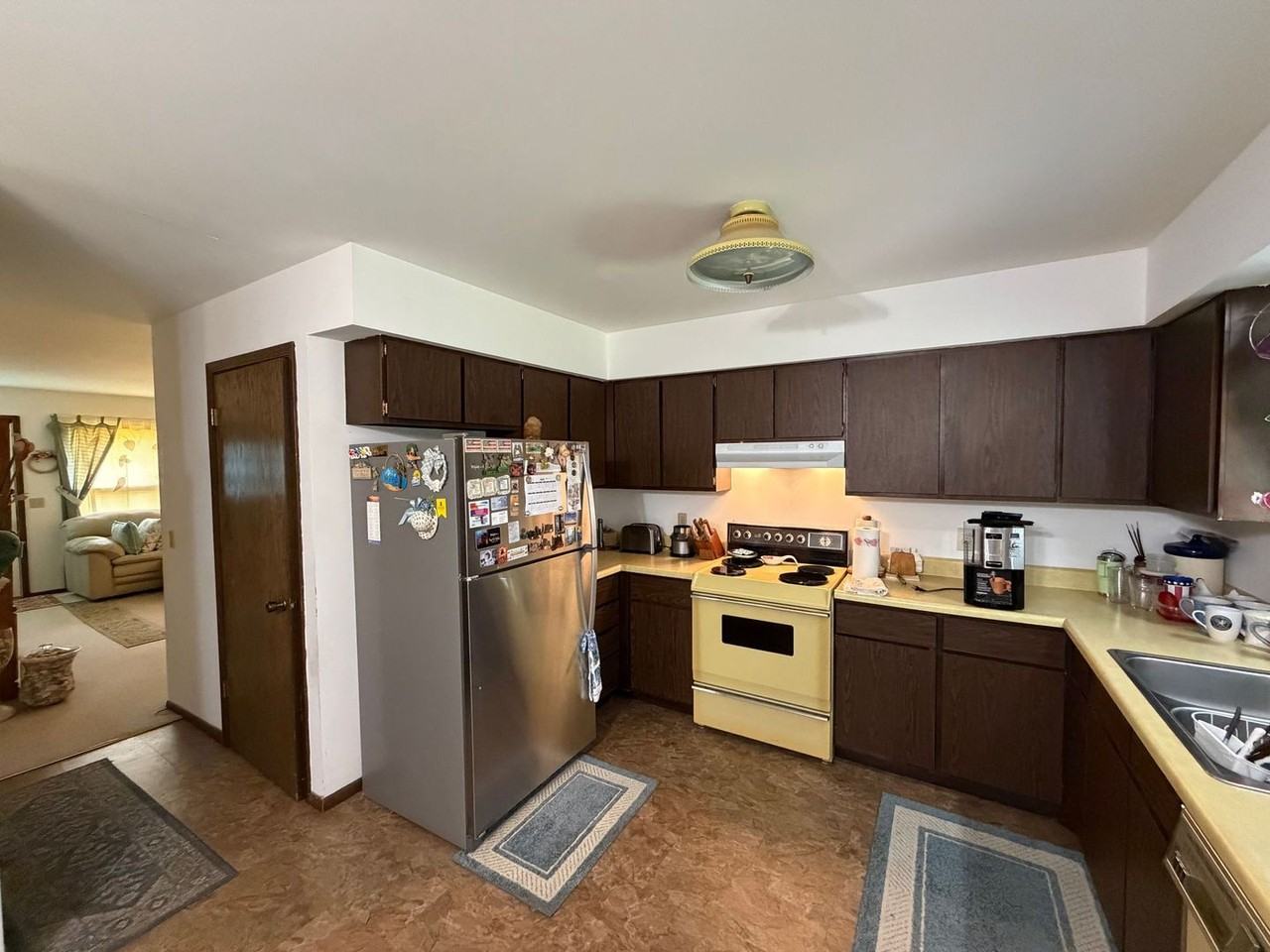 951 Brentwood Dr - Photo 2 of 20