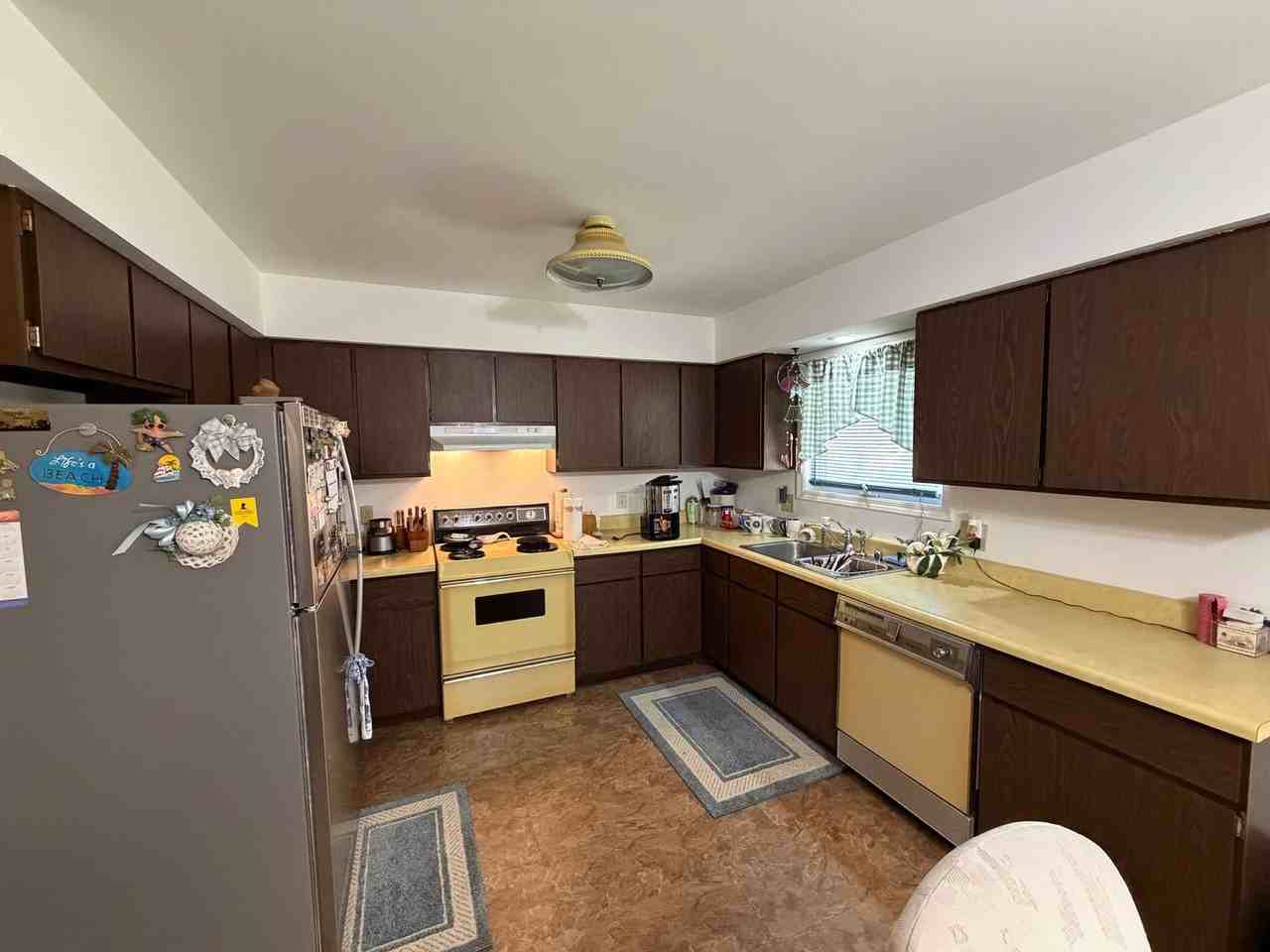 951 Brentwood Dr - Photo 3 of 20