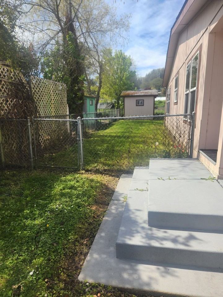 160 N 7th St - Photo 3 of 27