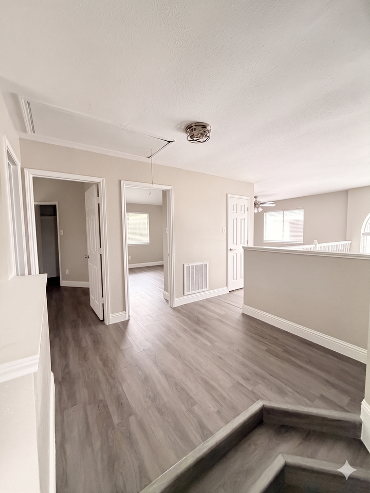 6945 Hickory Crk - Photo 3 of 14