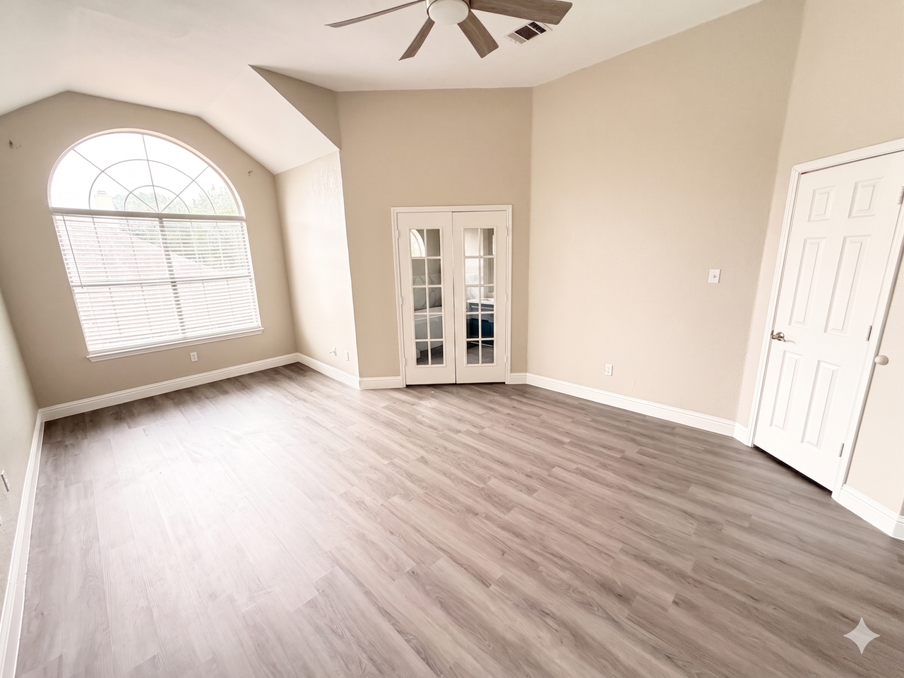 6945 Hickory Crk - Photo 4 of 14