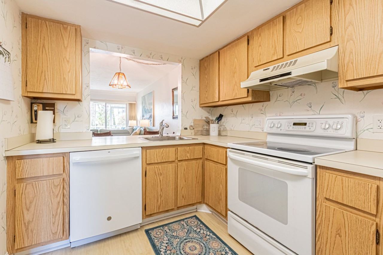 1022 Manatee Rd - Photo 4 of 50