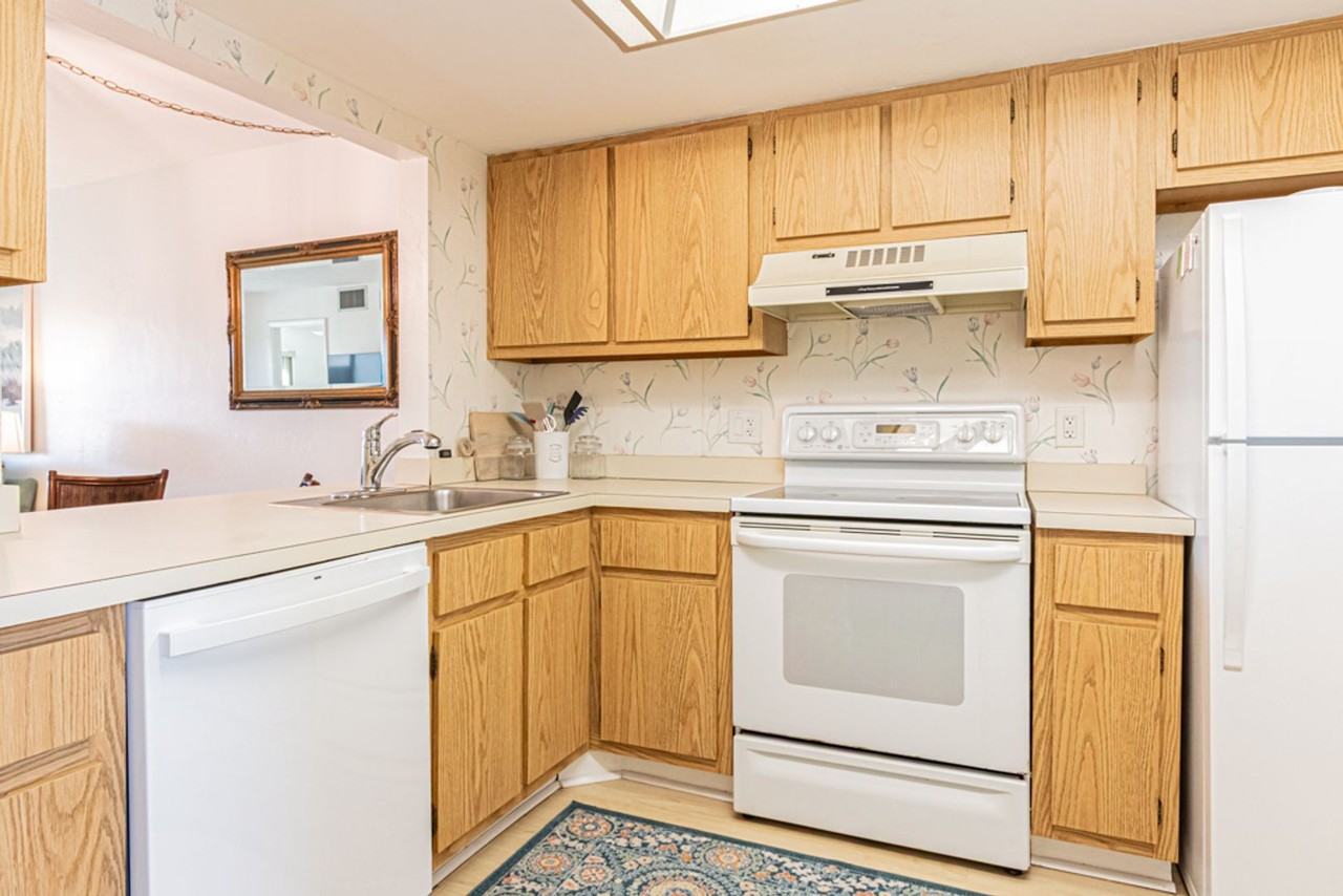 1022 Manatee Rd - Photo 5 of 50