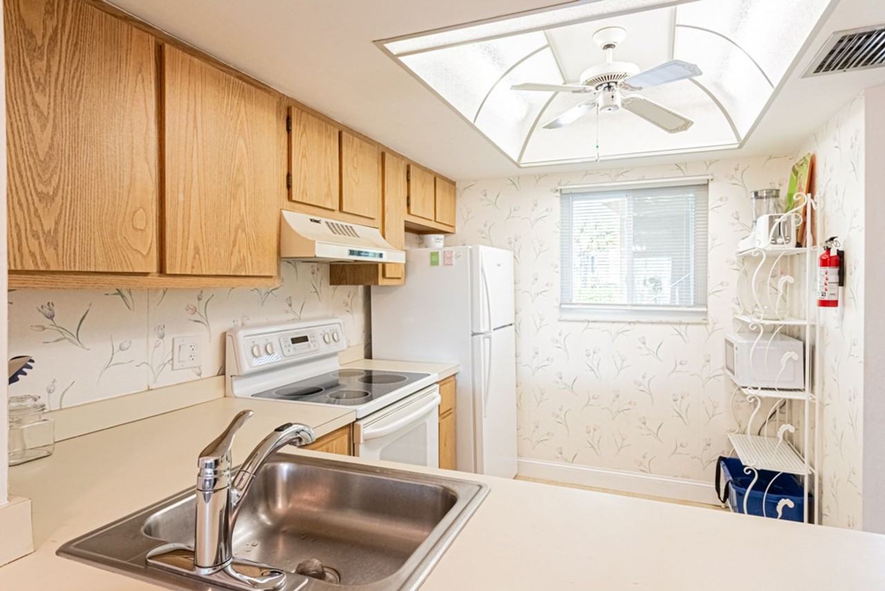 1022 Manatee Rd - Photo 7 of 50