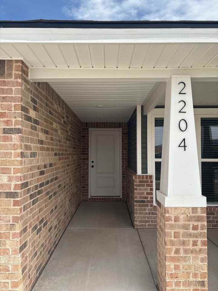 2204 Corpus Ave - Photo 2 of 13