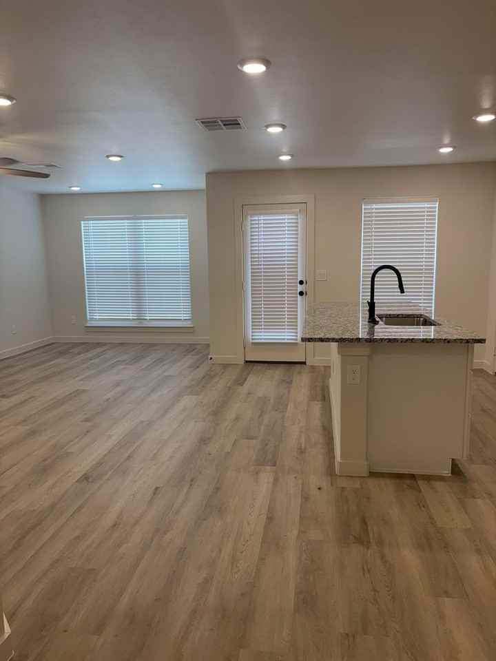 2204 Corpus Ave - Photo 3 of 13