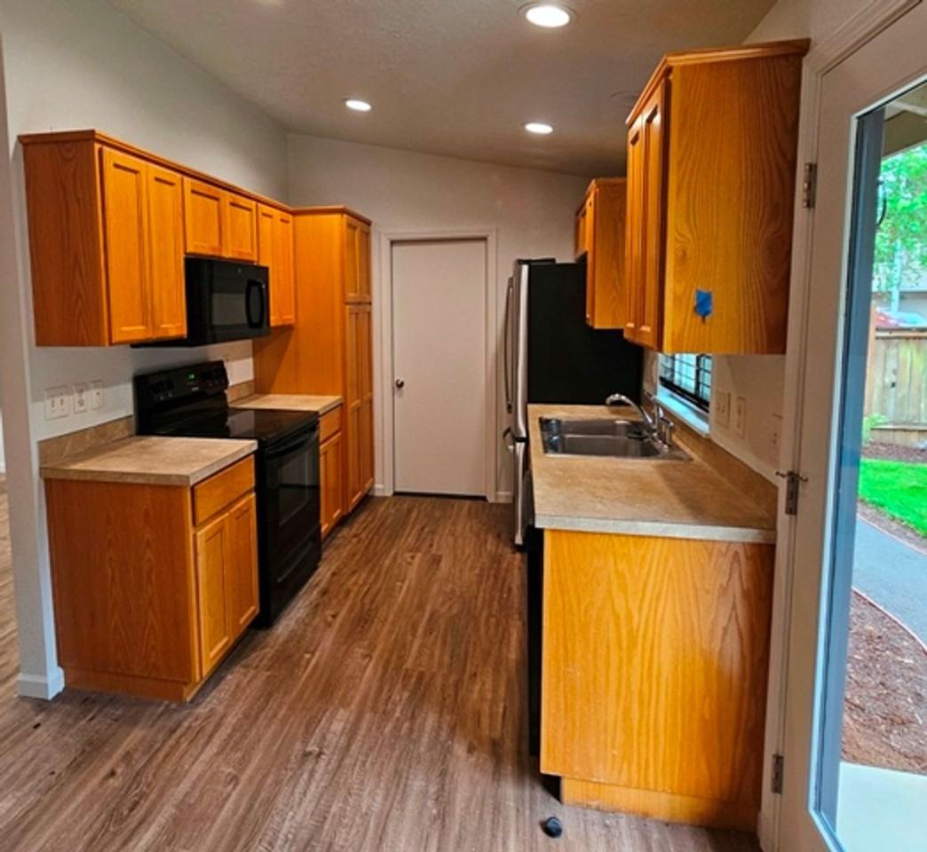 885 Creek Ct Nw - Photo 2 of 21