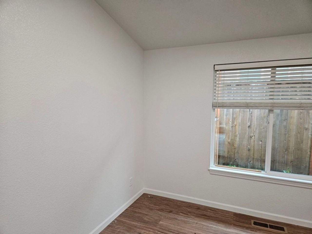 885 Creek Ct Nw - Photo 5 of 21