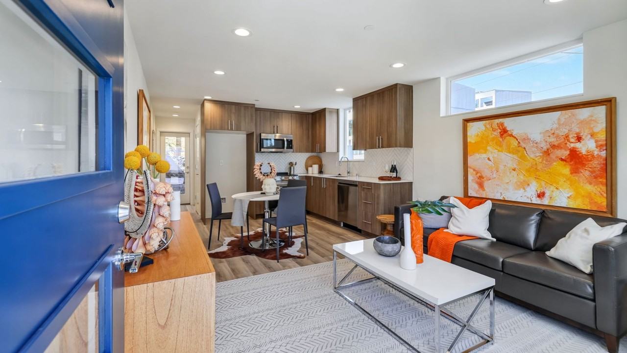 2822 S Walden St - Photo 5 of 21