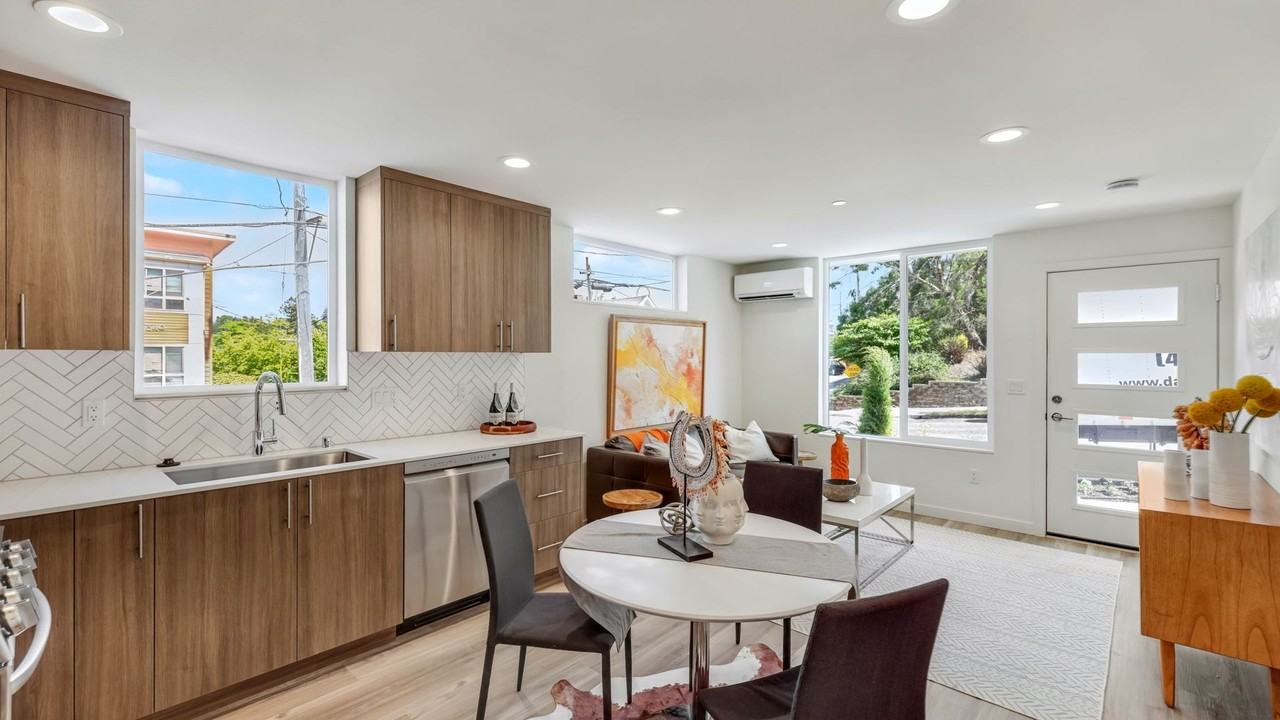 2822 S Walden St - Photo 6 of 21