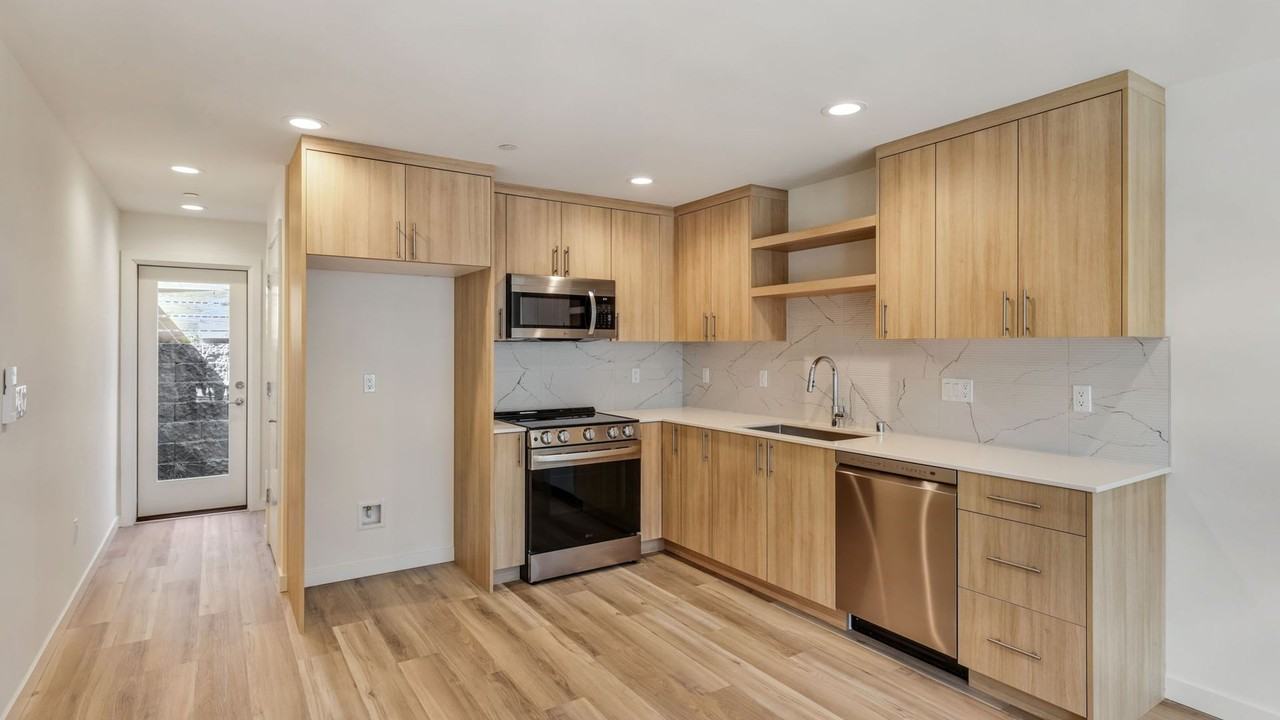 2830 S Walden St - Photo 4 of 20