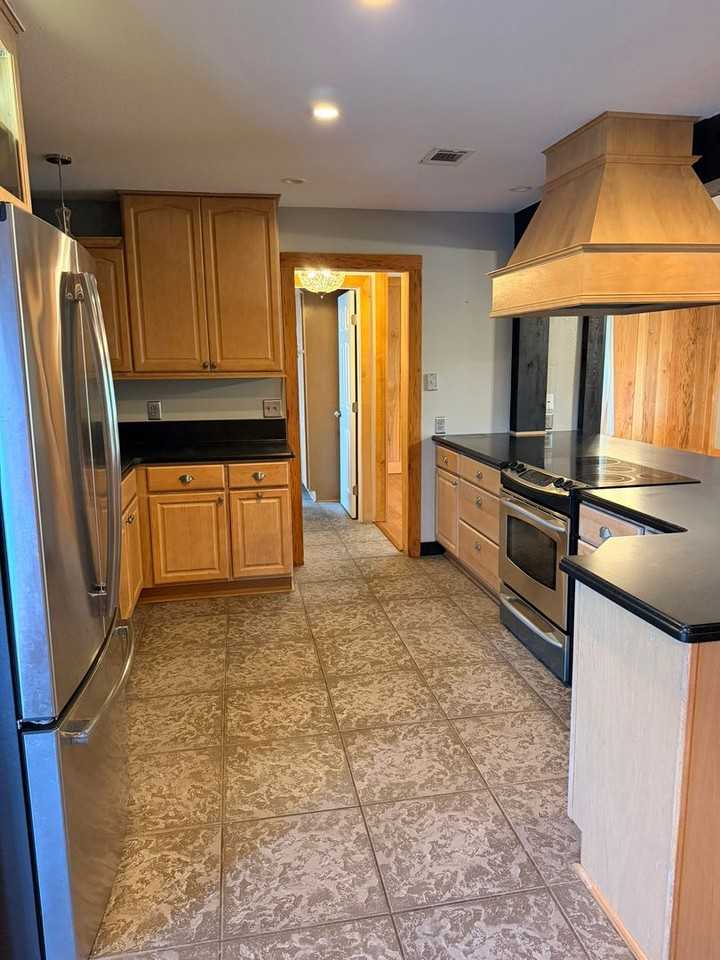 332 Harvard Blvd - Photo 4 of 17