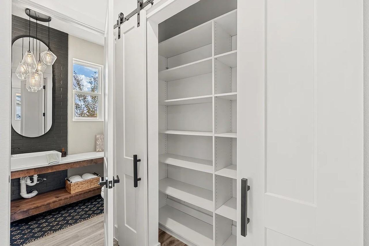 722 Ellwood Ave - Photo 3 of 20