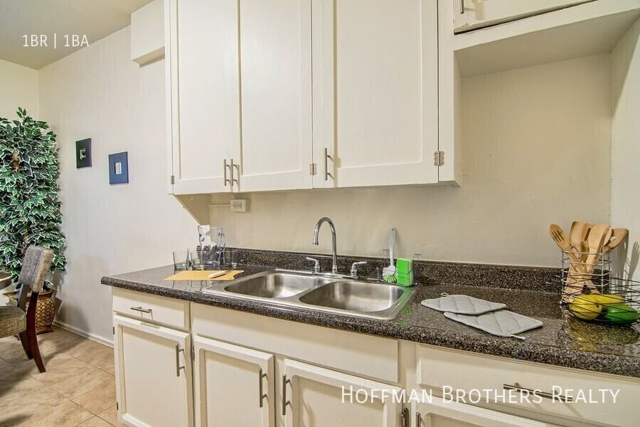 5233 Monte Vista St #402 - Photo 6 of 8