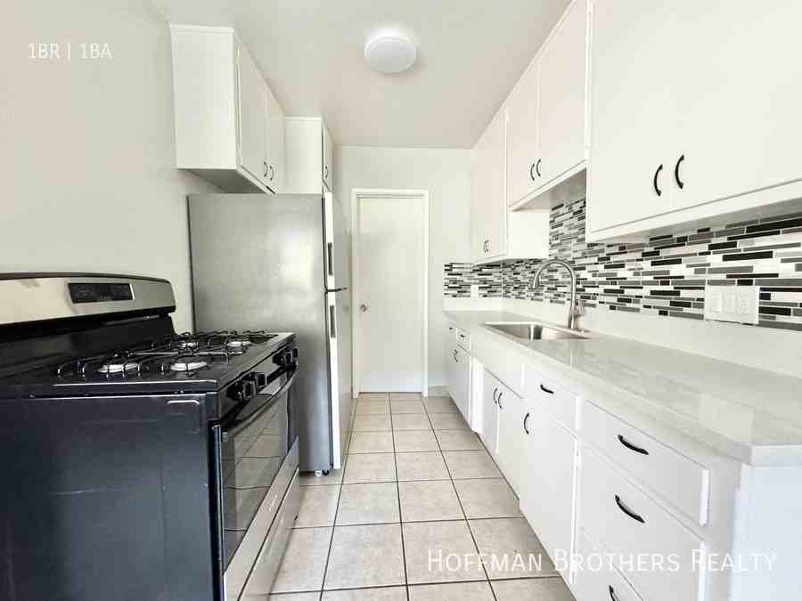 1425 E Appleton St #6 - Photo 3 of 9