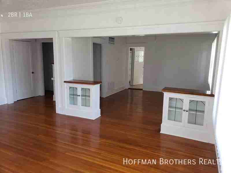 1325 E 3rd St #1325 - Photo 3 of 9