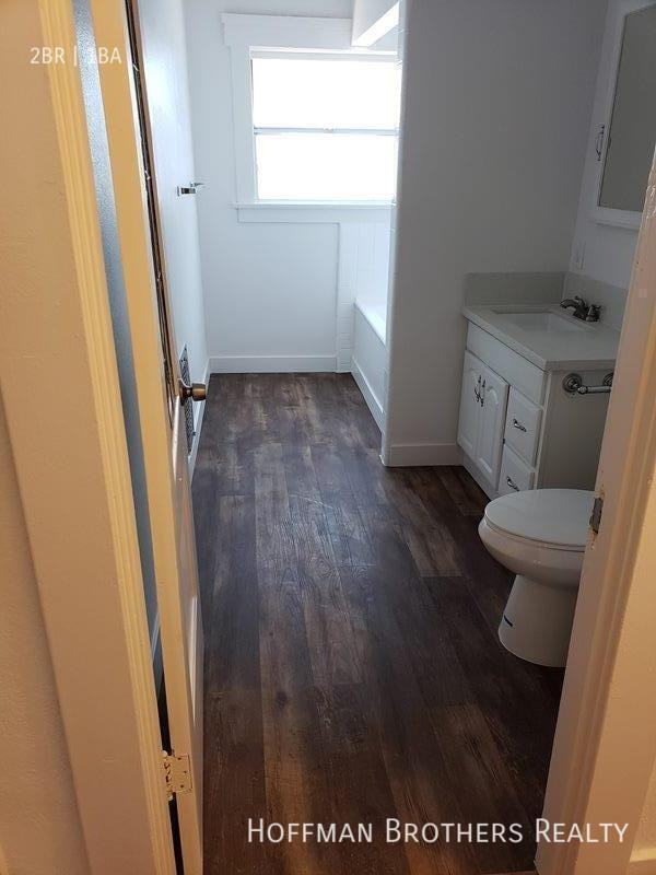 1325 E 3rd St #1325 - Photo 5 of 9