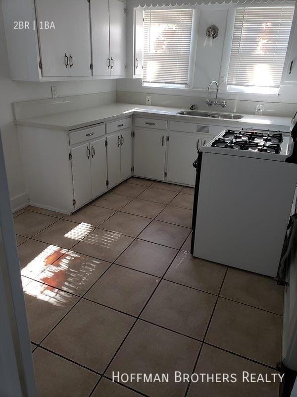 1325 E 3rd St #1325 - Photo 7 of 9