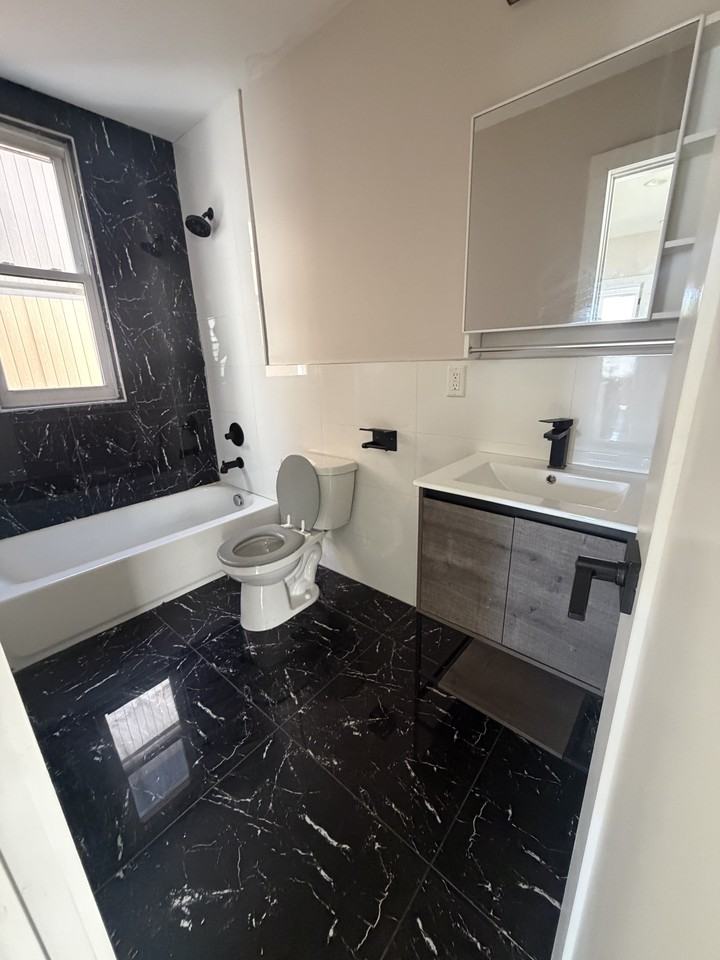 484 Kennedy Blvd #2R - Photo 6 of 10