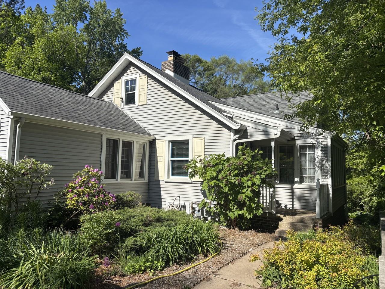 1070 N Warren St - Photo 2 of 11