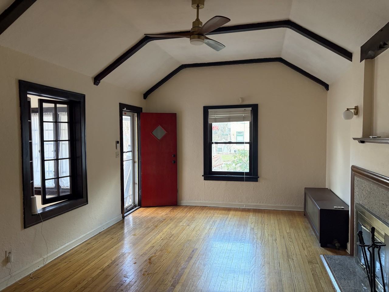 1070 N Warren St - Photo 3 of 11