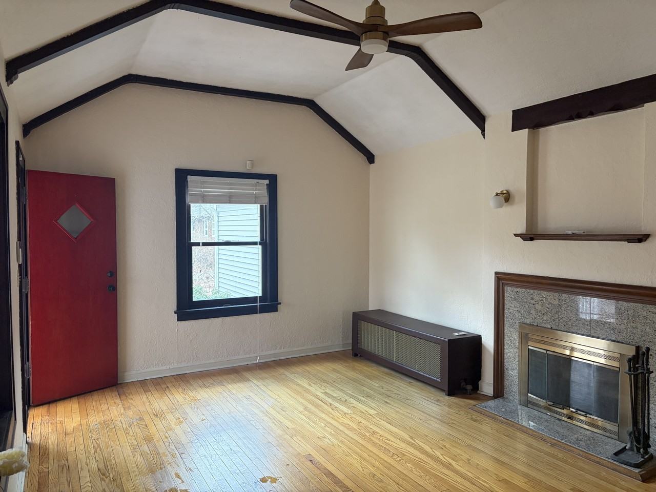 1070 N Warren St - Photo 4 of 11