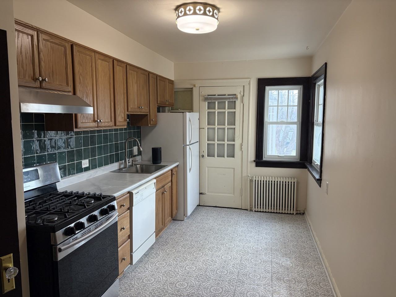 1070 N Warren St - Photo 6 of 11