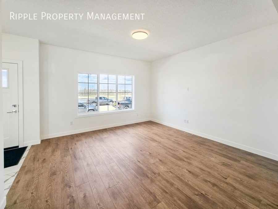 8749 Huxbury Dr Ne - Photo 6 of 35