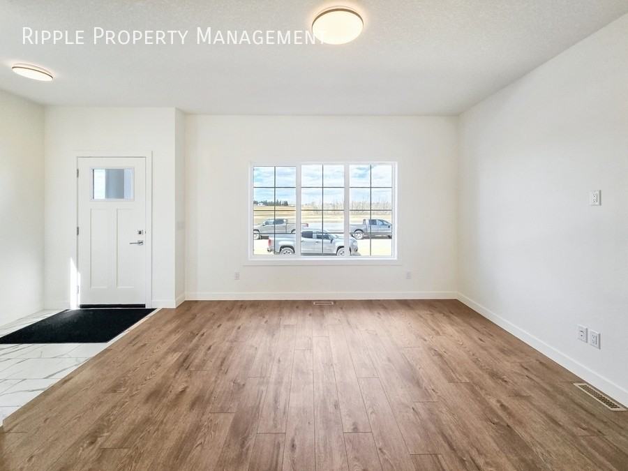 8749 Huxbury Dr Ne - Photo 7 of 35