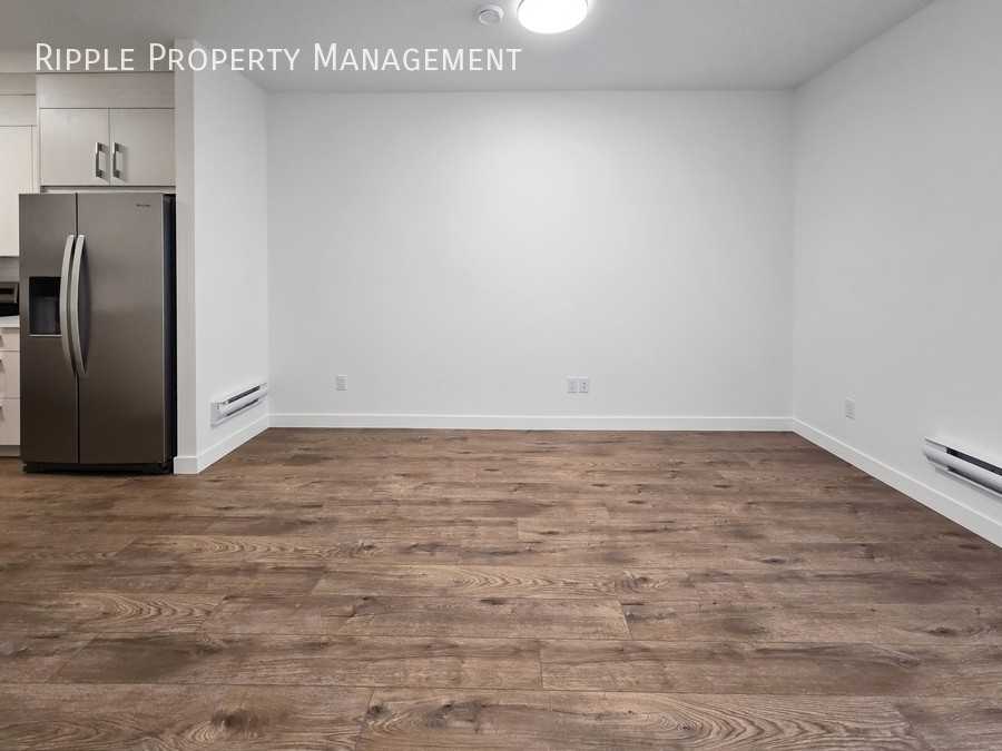 8749 Huxbury Dr Ne - Photo 4 of 17