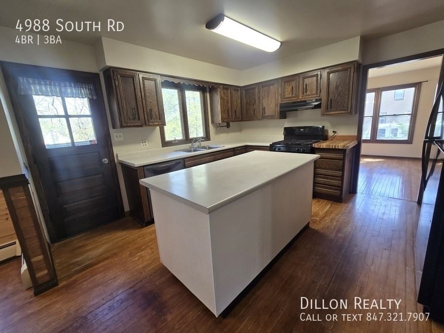 4988 South Rd - Photo 7 of 18