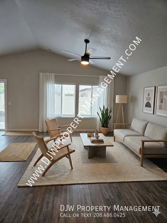 3948 N Chelmsford Ave - Photo 2 of 23