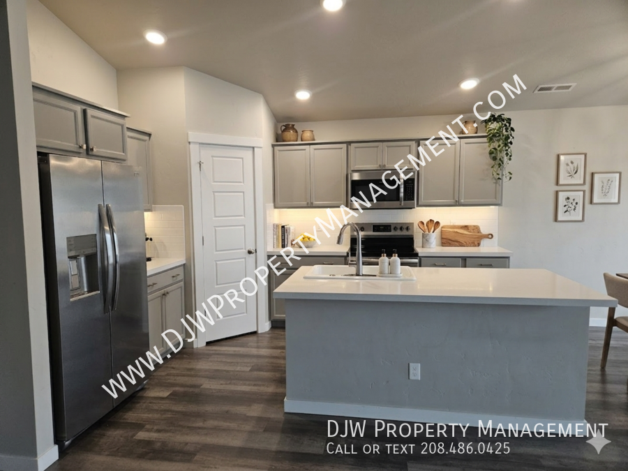 3948 N Chelmsford Ave - Photo 3 of 23