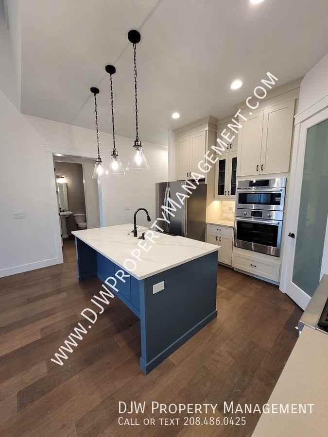 4264 W Lovegood Ln - Photo 3 of 8