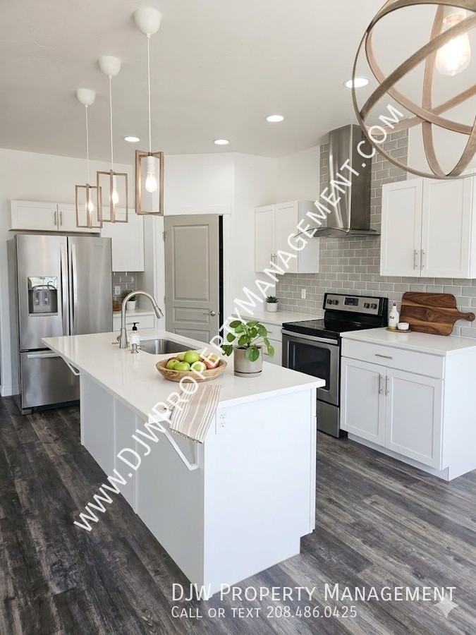 1594 S Pilar Way - Photo 3 of 6