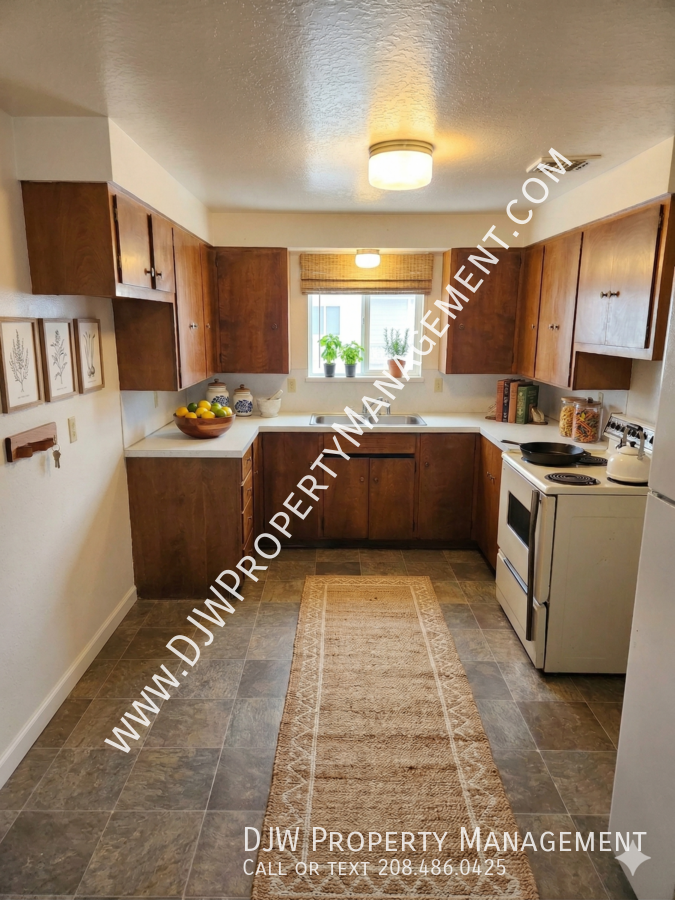 918 Nw 4th St #B - Photo 4 of 7