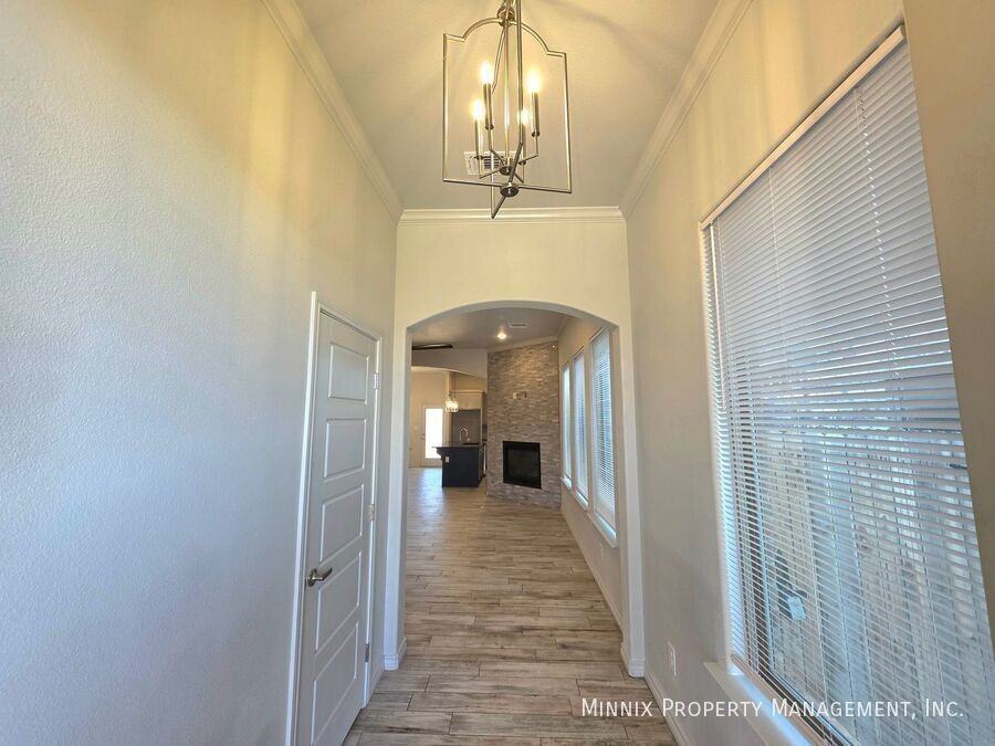 2105 Congress St - Photo 3 of 16