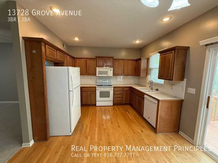 13728 Grove Ave - Photo 4 of 16