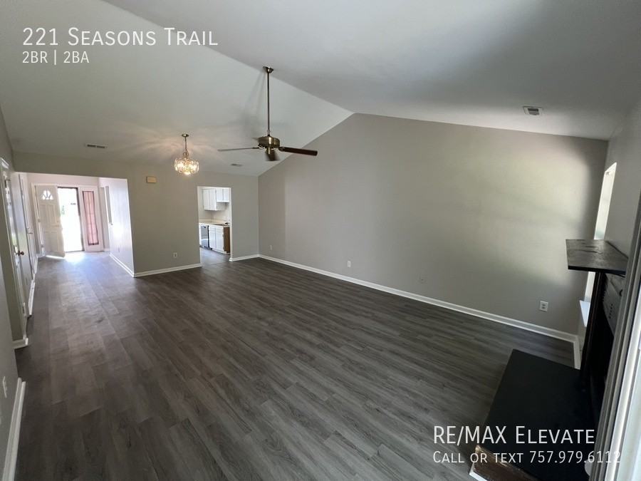 221 Seasons Trl - Photo 3 of 9