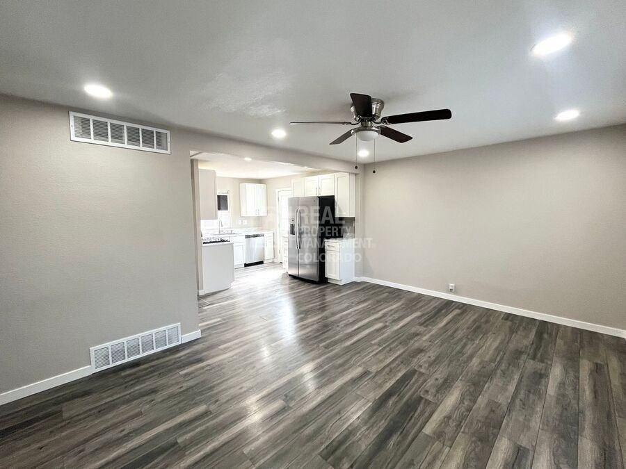 1209 Florence Ave - Photo 2 of 18